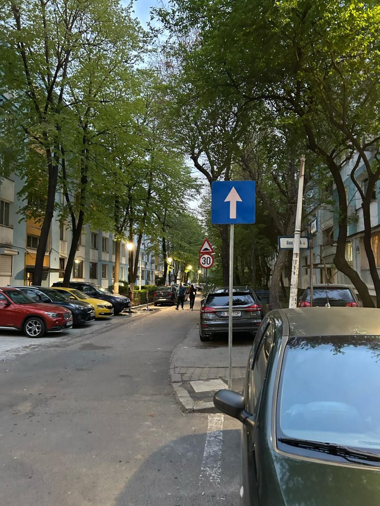 lipsa trotuar sector 4